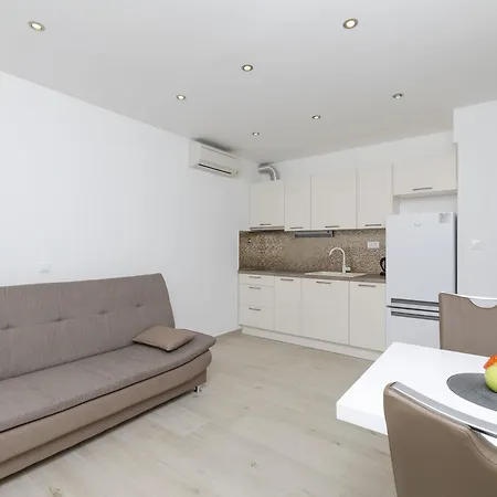 Danica Apartment *